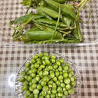 #春日尝鲜#豌豆腊肠饭的做法图解1
