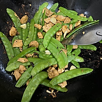 黑椒荷兰豆炒鸡丁的做法图解7