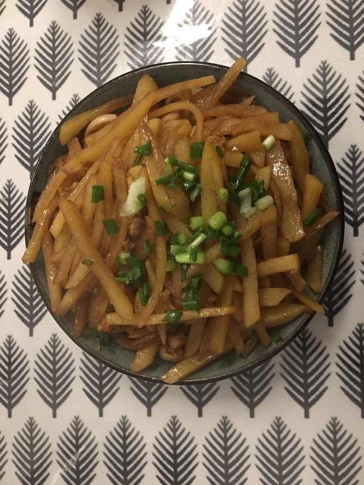 白粥配啥菜 之 土豆丝炒肉的做法