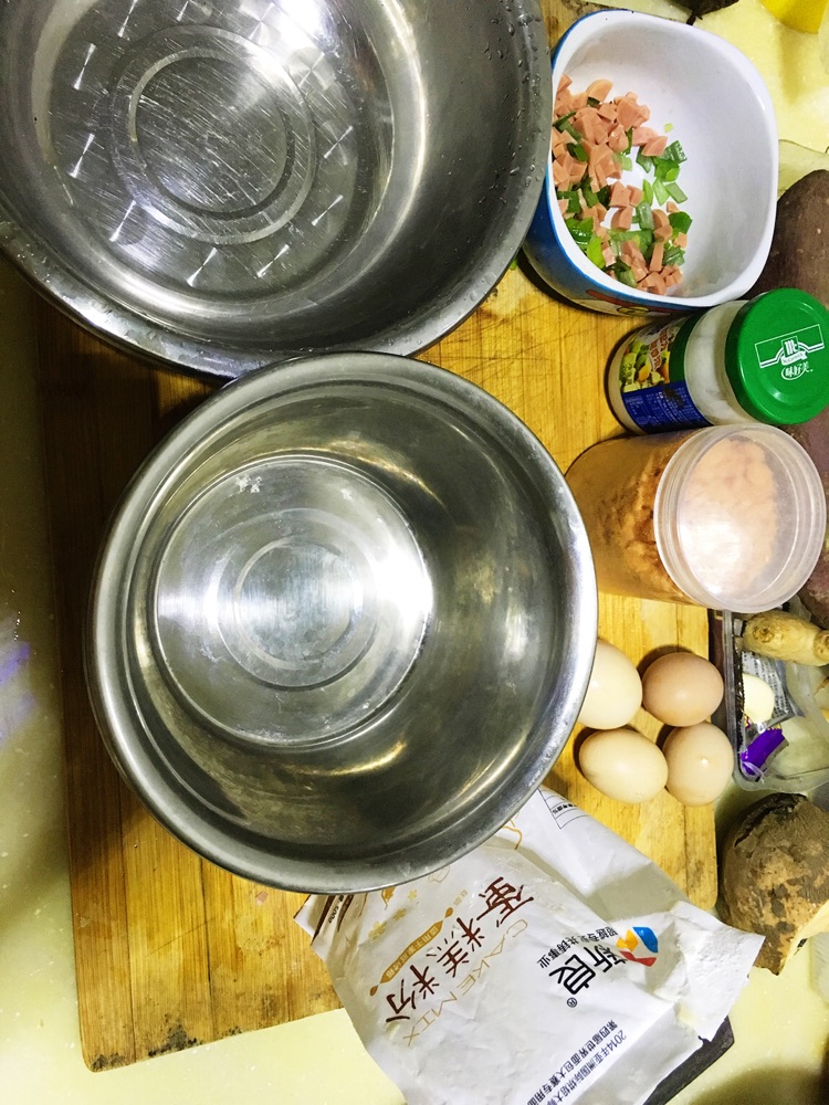 葱香肉松卷的做法图解1