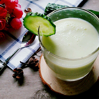 黄瓜苹果酸奶汁（喝出A4腰）