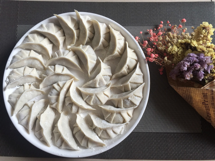 香菇猪肉饺子的做法