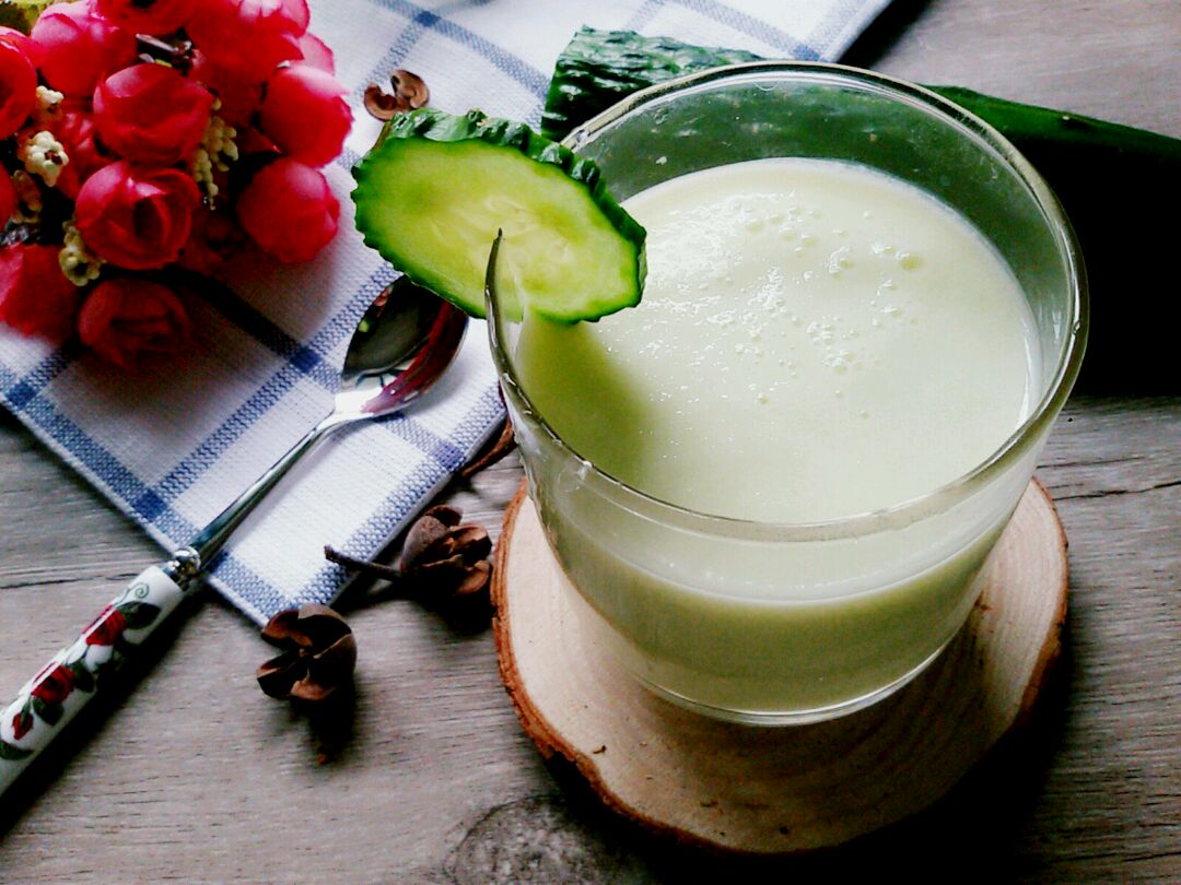 黄瓜苹果酸奶汁(喝出A4腰)