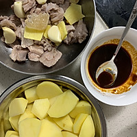 粤式土豆羊腩煲的做法图解2
