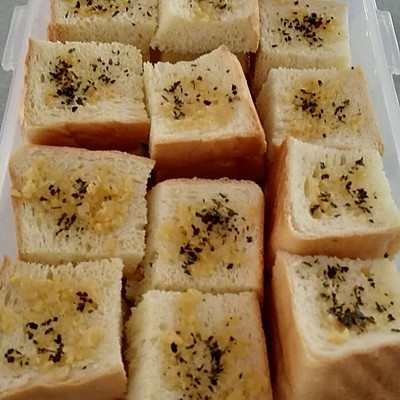 罗勒香蒜面包