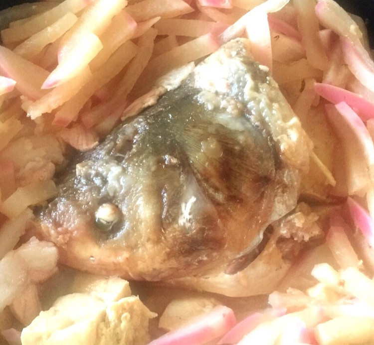 鱼头豆腐煲的做法