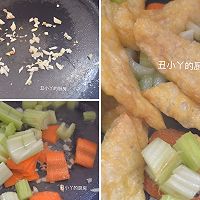 芹菜+萝卜+炒油豆腐的做法图解3