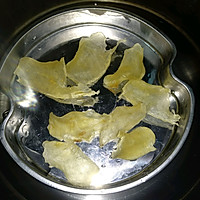 蛋花胶阿胶炖排骨汤的做法图解2
