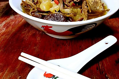 茶树菇排骨养生汤