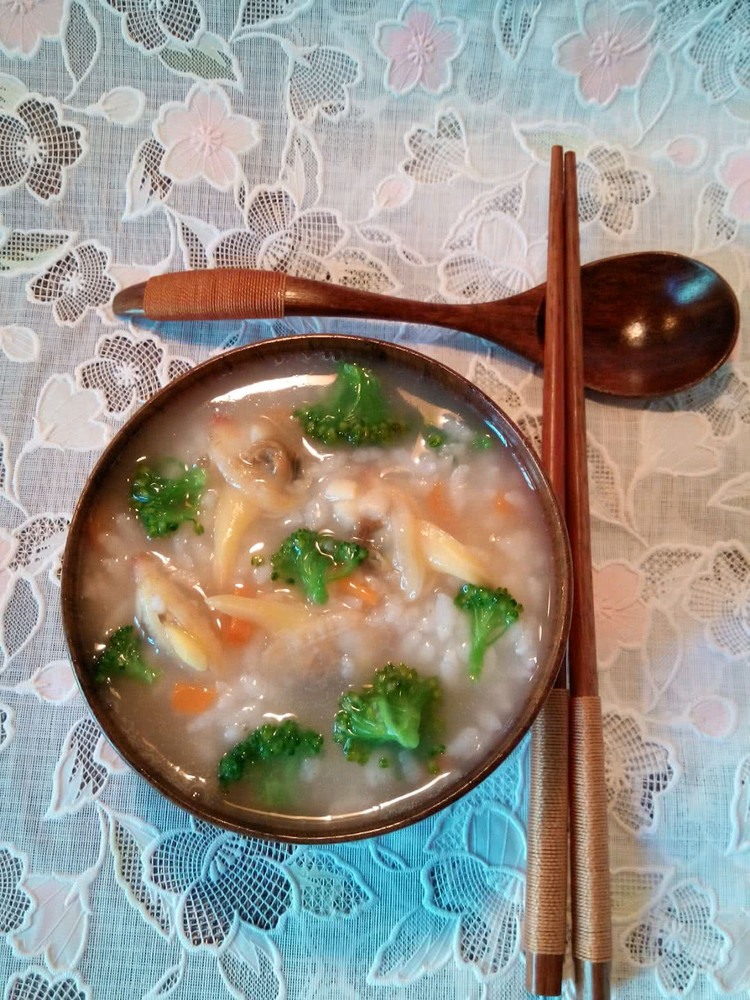 海鲜粥（家常蚬子蔬菜粥）的做法