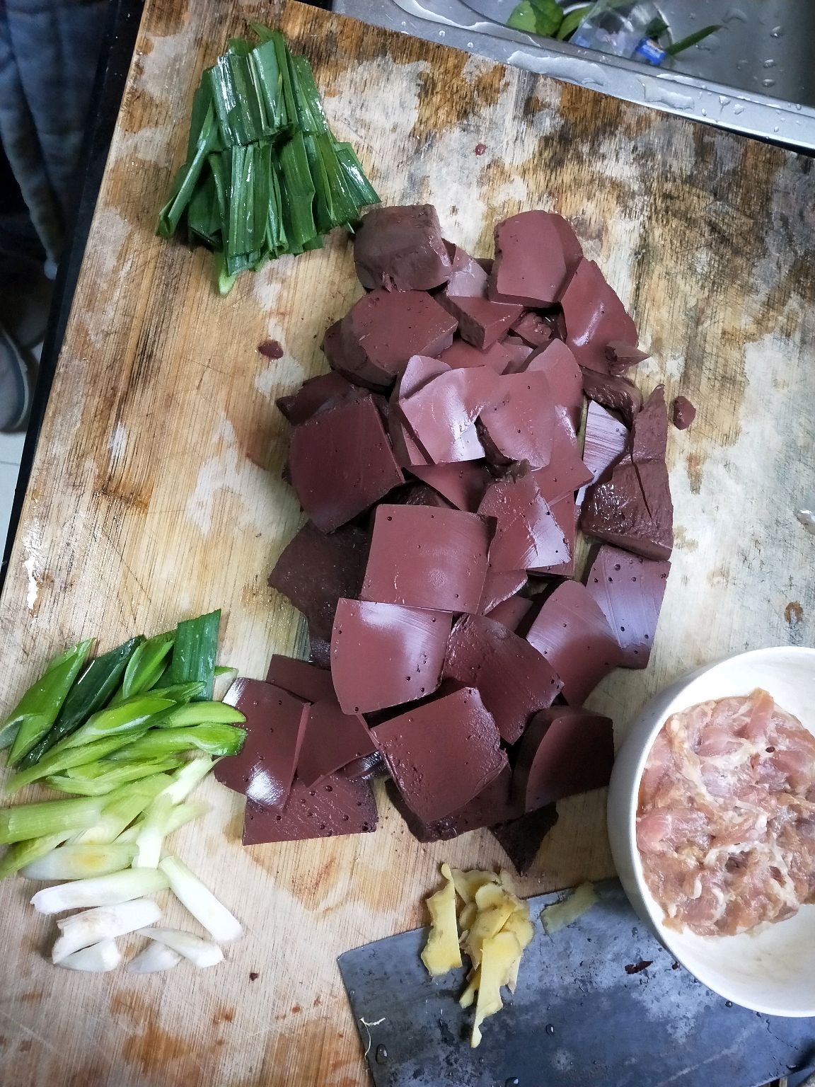 酸菜豆腐猪血汤怎么做_酸菜豆腐猪血汤的做法_阳光之美食_豆果美食