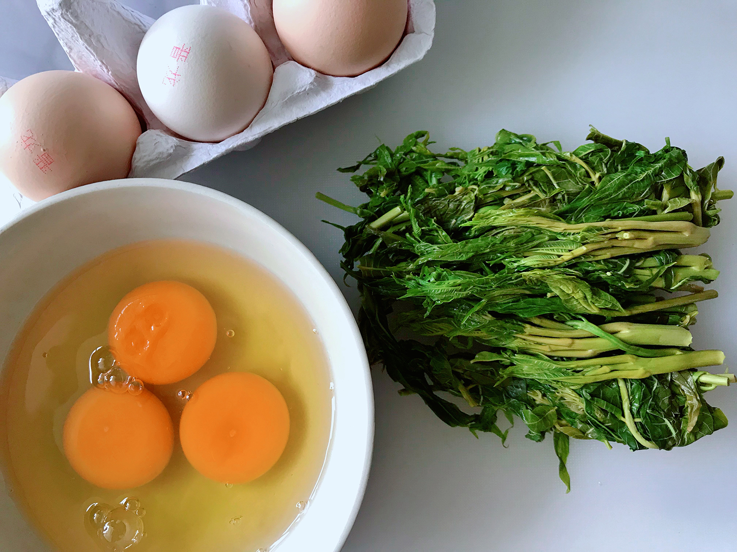 香椿头炒鸡蛋,香椿头炒鸡蛋的家常做法 - 美食杰香椿头炒鸡蛋做法大全
