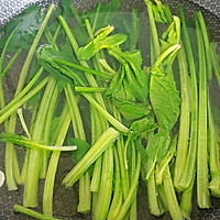 茄肉酱拌五彩丝的做法图解2