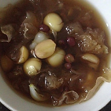 莲子百合银耳红豆汤