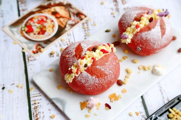 多谷草莓燕麦软欧