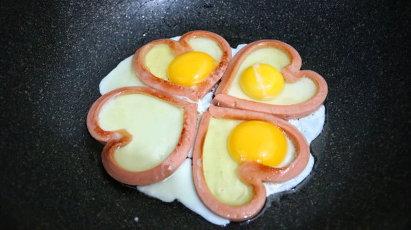 爱心鸡蛋、心形早餐