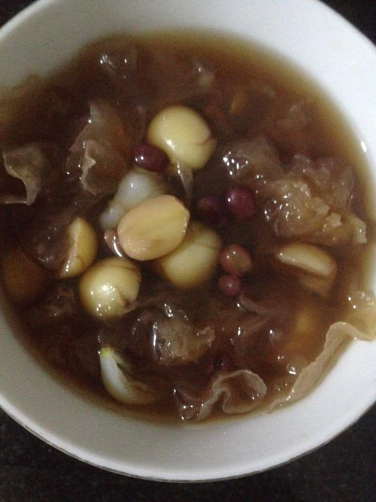 莲子百合银耳红豆汤的做法