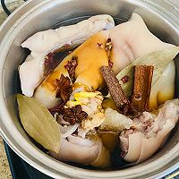 香辣酥脆烤猪蹄的做法图解1