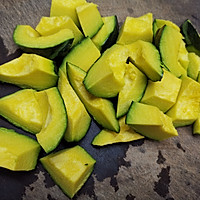 土豆炖南瓜的做法图解2