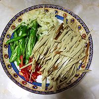双椒炒豆干的做法图解2