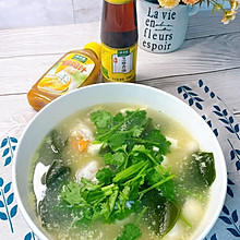 #太太乐鲜鸡汁芝麻香油#减脂排油，超级鲜嫩的海带豆腐虾仁汤