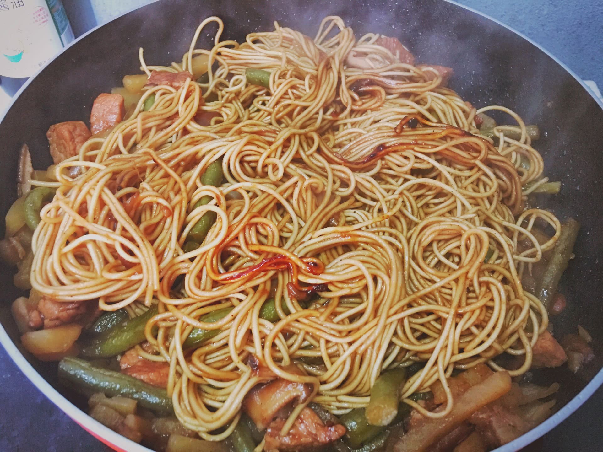 A taste of memories -- Echo's Kitchen: Braised Long Bean Noodles 豆角/豇豆焖面