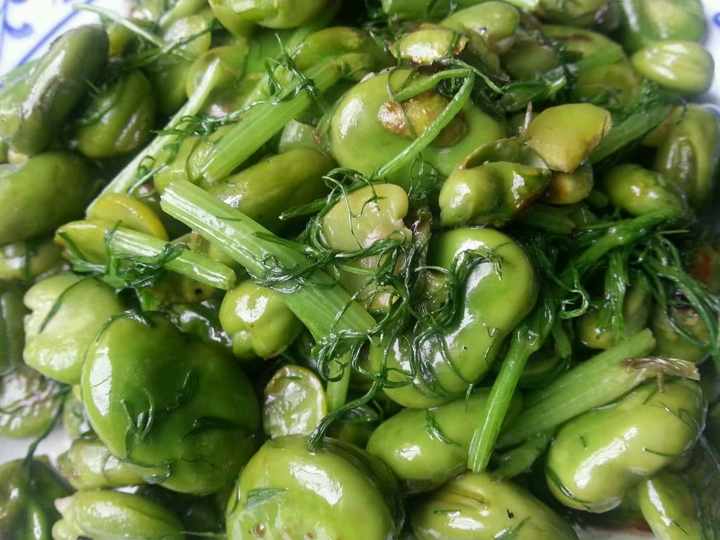 Fried broad bean with fennel