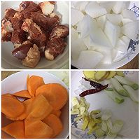 双色萝卜炖牛肉的做法图解1