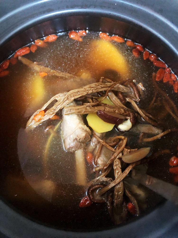 茶树菇淮山茨实老鸭汤的做法