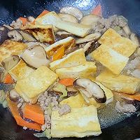 #味达美年味小馆#香菇豆腐煲的做法图解6