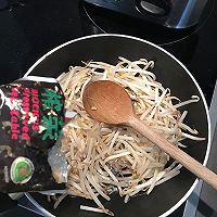 榨菜炒豆芽的做法图解2