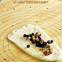 全麦坚果软欧 超丰富口感
一口气能炫好几个！的做法图解17