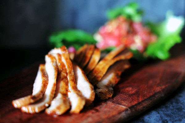 无肉不欢的第三周-绝对经典泰式猪颈肉佐柚子沙拉