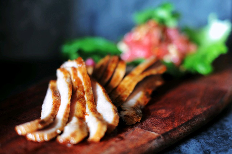 无肉不欢的第三周-绝对经典泰式猪颈肉佐柚子沙拉的做法