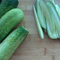 黄瓜咸菜的做法图解1