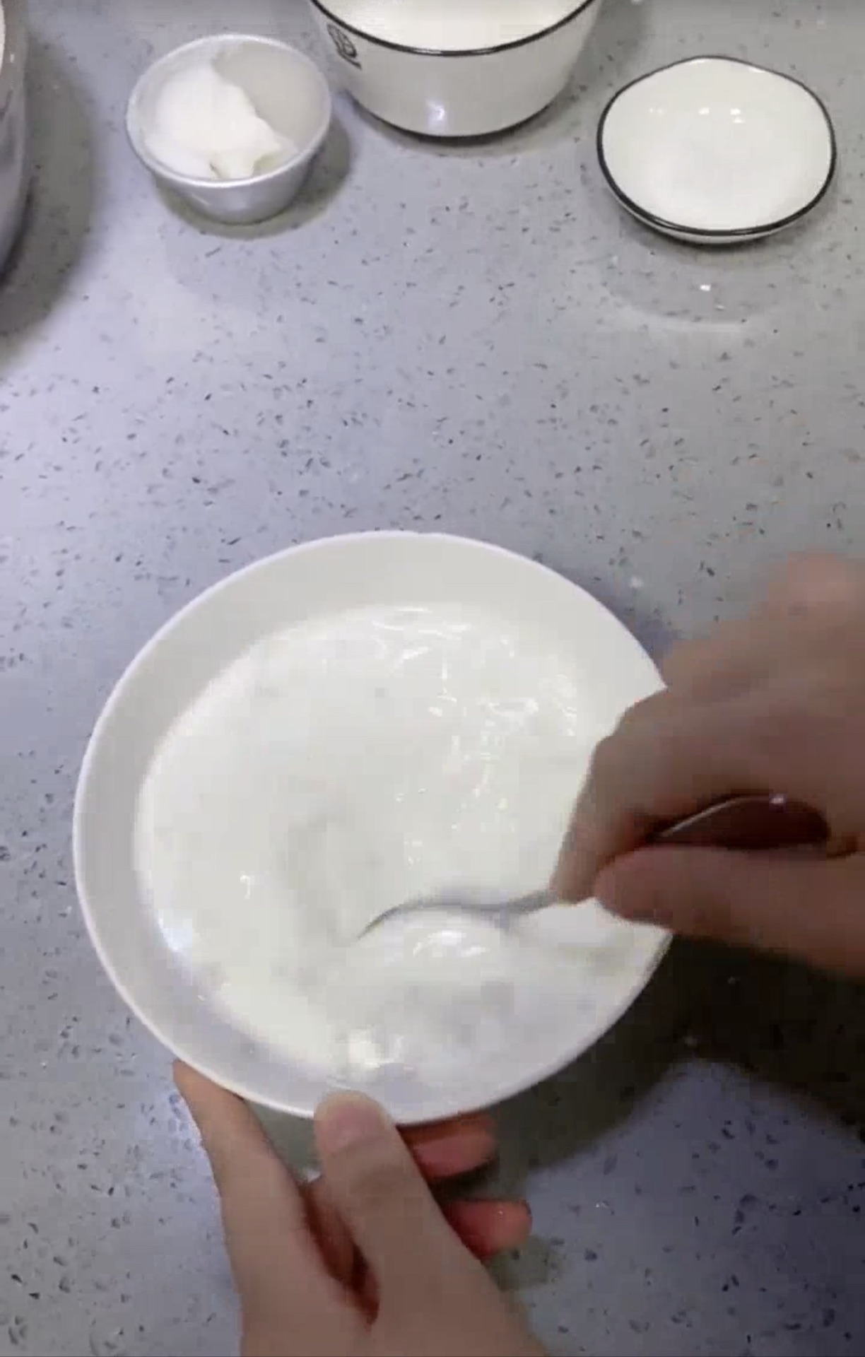 21客同款食品级塑料材质切刀磨砂带锯齿蛋糕刀独立包装一次性刀叉-阿里巴巴