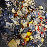 不加一滴水的爆炒乌鸡的做法图解4