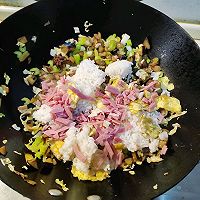 一人食之家常茄子芹菜火腿鸡蛋炒饭的做法图解6