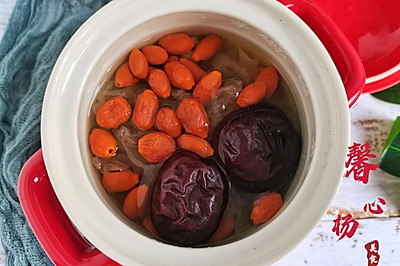 美容养颜就喝红枣银耳莲子羹