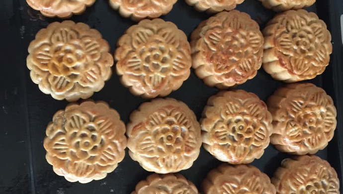 广式低糖莲蓉蛋黄月饼