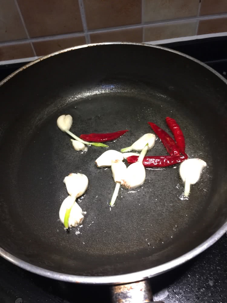 蚝油酱爆土豆片的做法图解1