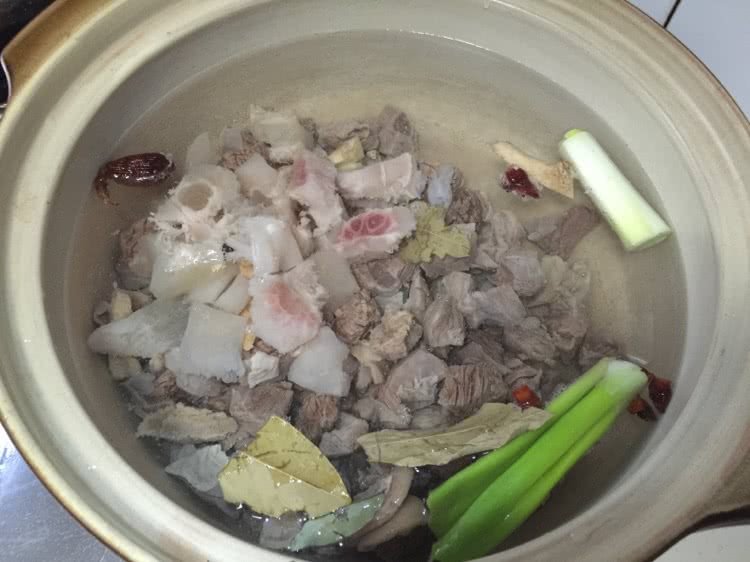 清炖牛腩～重点在蘸料的做法图解3