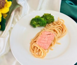 #挪威三文鱼#私房菜单挪威三文鱼意面的做法