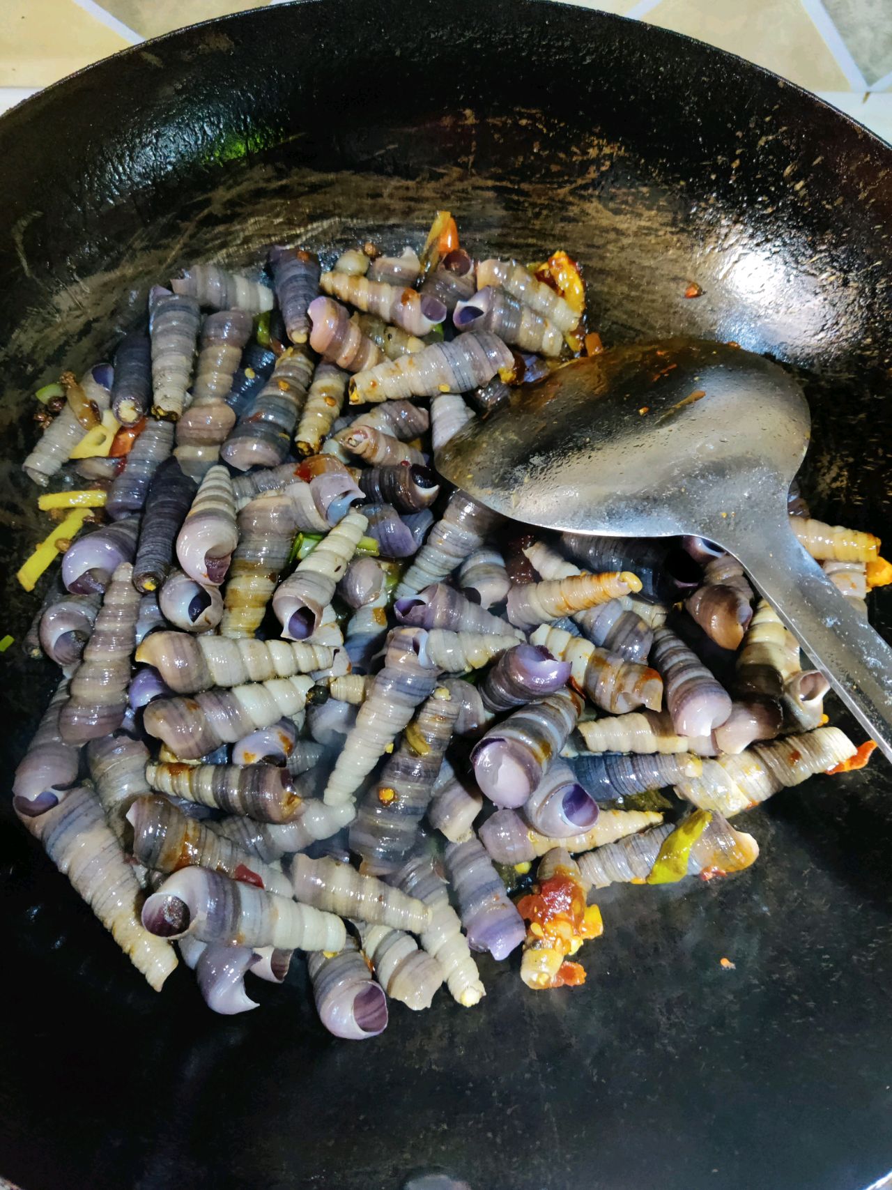 春天螺蛳正当季，简单炒炒就上桌，香辣解馋肉质饱满，一嗦就出来|螺蛳|香辣|肉质_新浪新闻