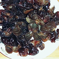 榨菜炒木耳的做法图解1