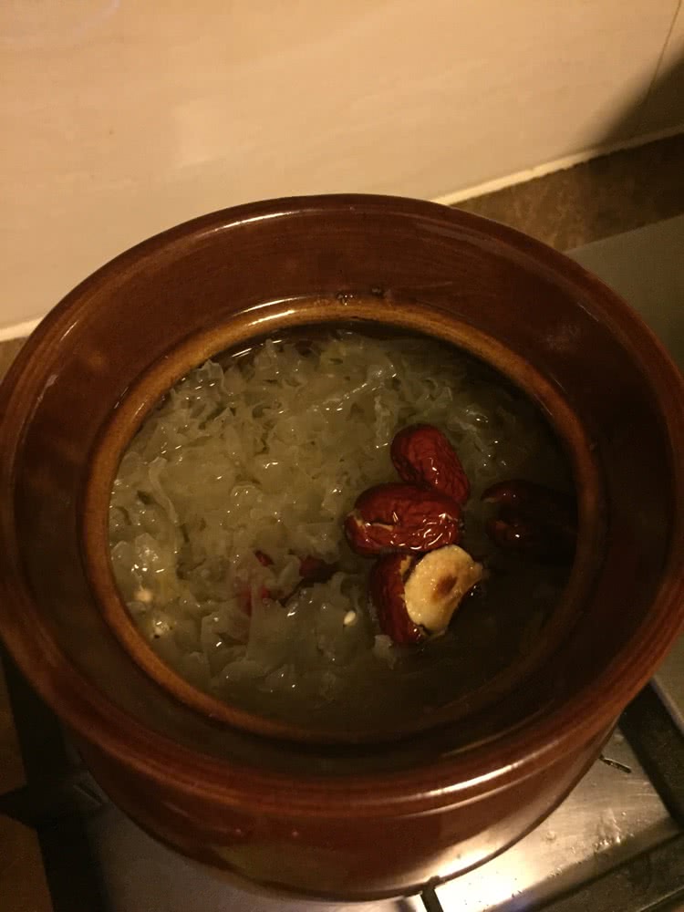 薏米银雪耳红枣枸杞糖水的做法图解4