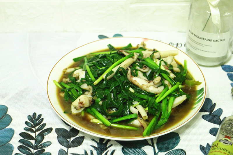 Fried leek with cuttlefish