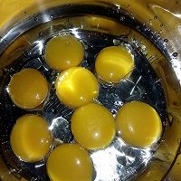 最简单的戚风蛋糕(成功率百分之百)的做法图解3