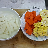 玉米山药排骨汤的做法图解2