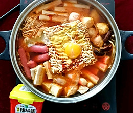 #暖冬酱在手，嗨吃部队锅#酱香浓郁的韩式部队火锅的做法